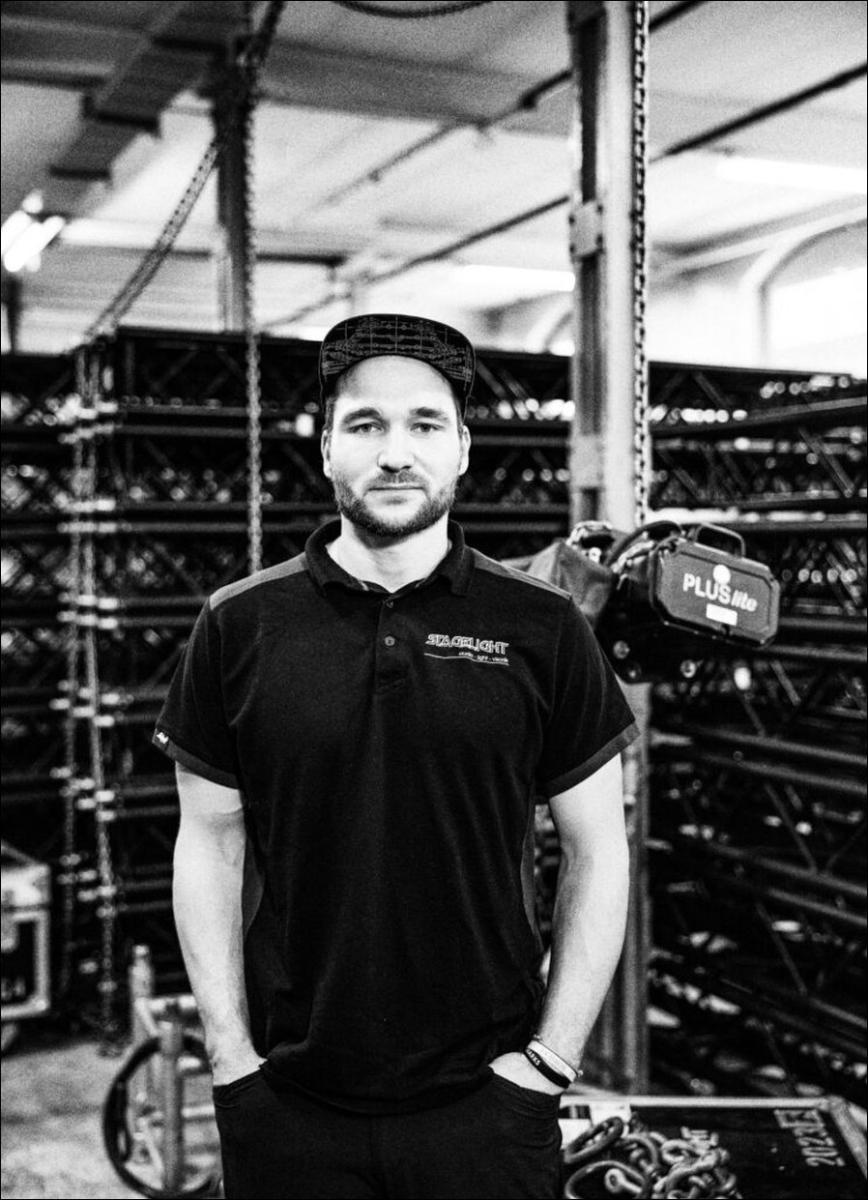 Viele Vortreile durch die große Flexibilität: Stefan Rüttiman von Stage Light setzt auf Stage Hog-Konsolen von ETC (Foto: Hannes Thalman)