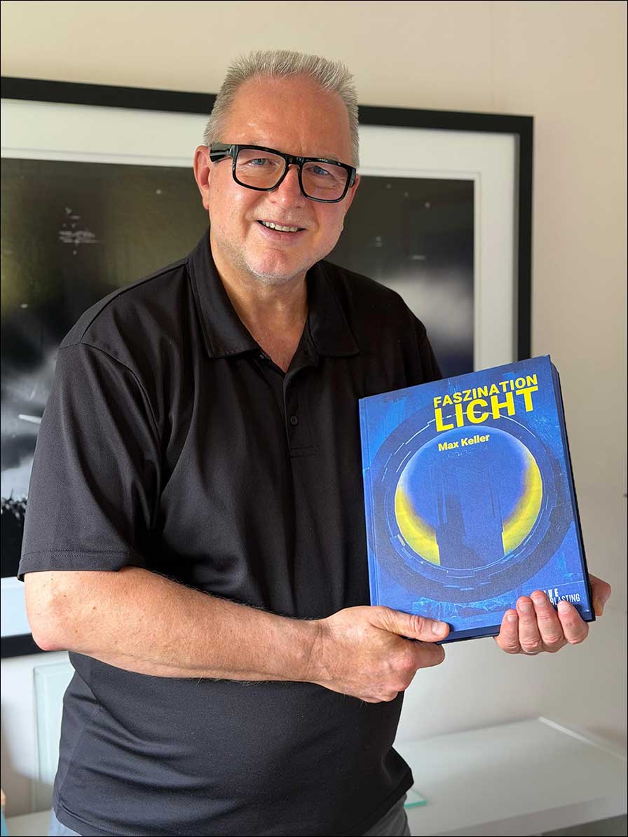 Ralph Larmann mit seinem großen Projekt, der neuene Ausgabe von Max Kellers "Faszination Licht" 