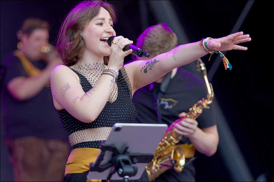Ebenfalls auf der Main Stage: zwölf Spectera SKM-Handsender mit Mikrofonköpfen MD 9235 (Foto: Sennheiser)