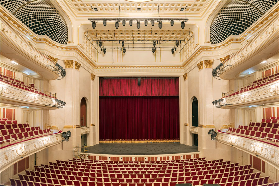 Vorhang auf für die wiedereröffnete Staatsoper Unter den Linden (Foto: Gordon Welters)