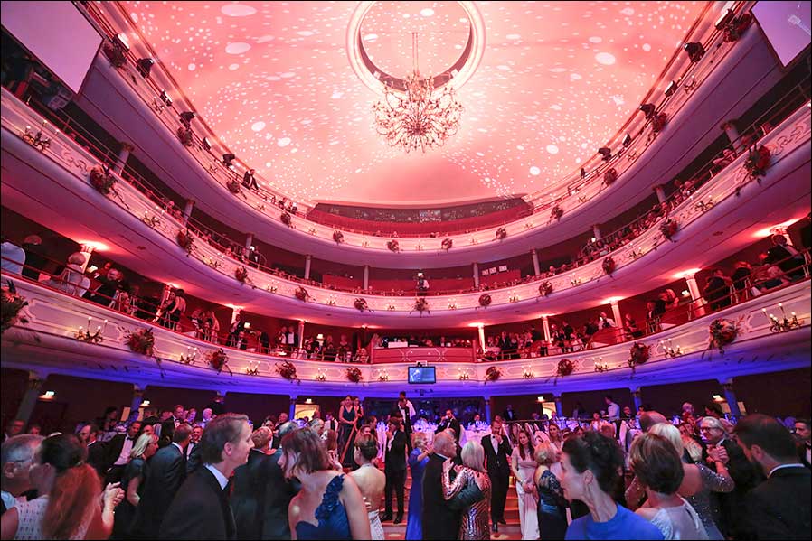 Opernball Nürnberg (Foto: Holger Krömer / www.roeschke.net)