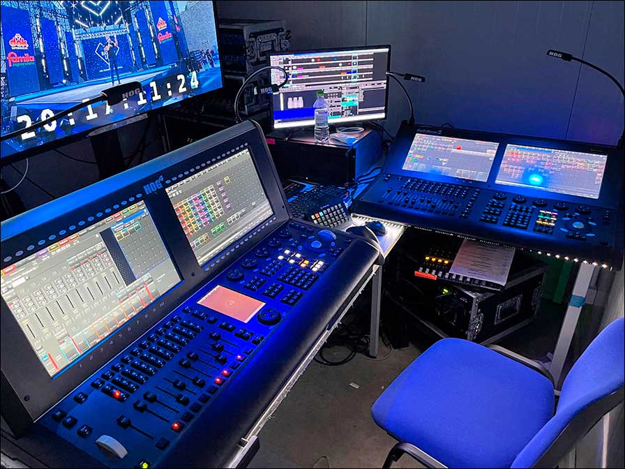 Die wichtigsten Werkzeuge der Lichtdesigner bei "Battiti Live": eine Hog 4-18 und eine Road Hog