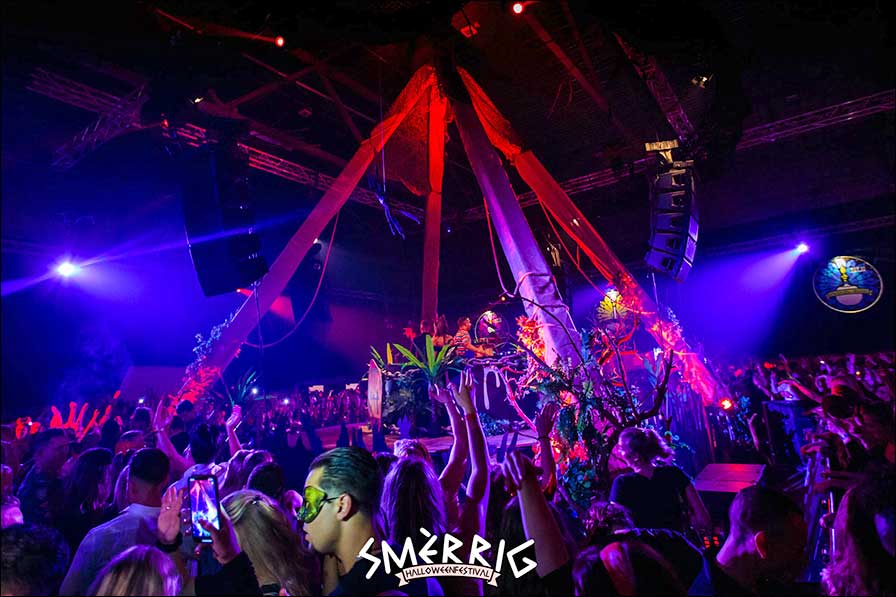 Das Smèrrig Halloween Festival 2021 mit 11.000 Fans und Sound von RCF. Eingesetzt von Ultrasound Productions (Fotos: Smèrrig Festival).