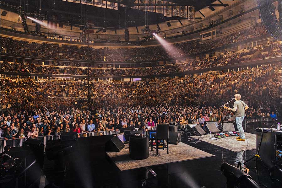 Unterwegs mit Meyer Sound PANTHER: John Mayer (Foto: Thomas Falcone).