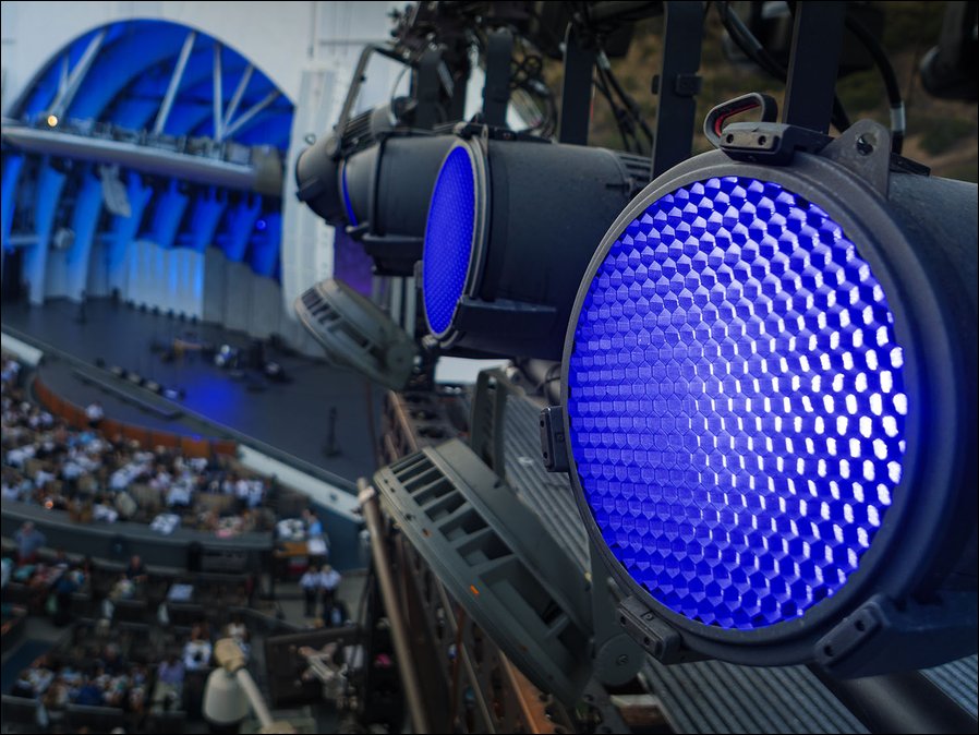 ROXX E.SHOW maxx TW+ rücken das Publikum im Hollywood Bowl ins Licht (Foto: Shutter Cut Design).
