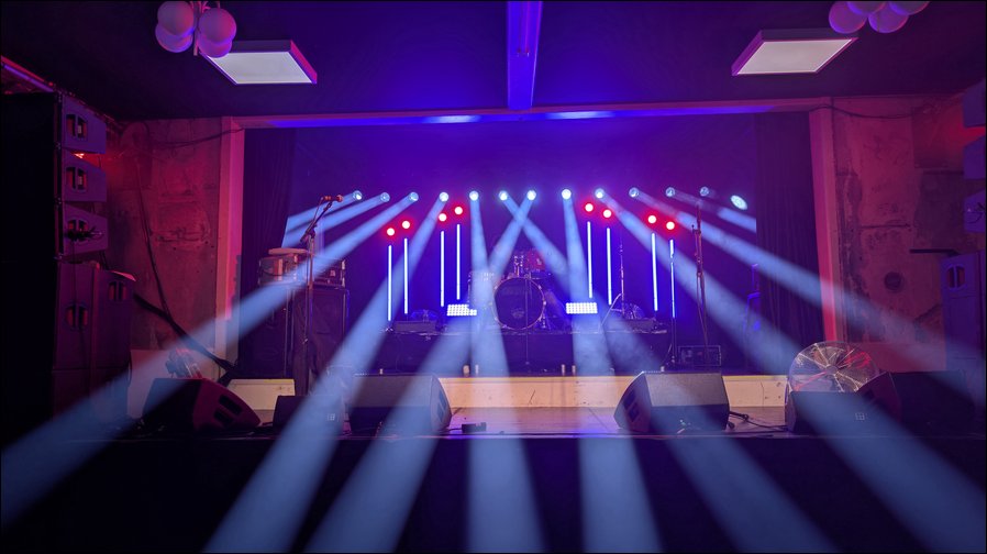 Dragon Beam 150 und den TourLED BLX 300 von Expolite auf der LGH Stage in Wacken (Foto: Oliver Krutzki / Focon)