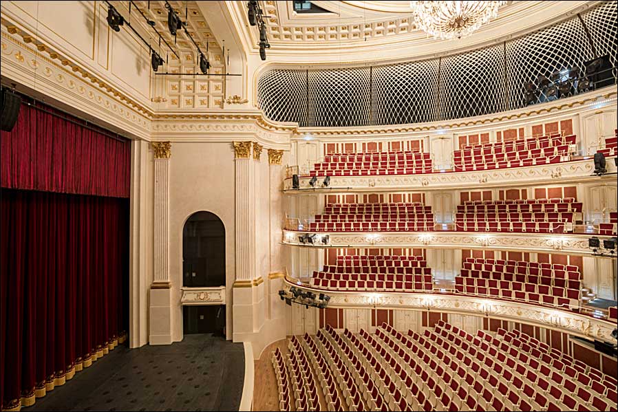 Vorhang von Gerriets für die Staatsoper Unter den Linden