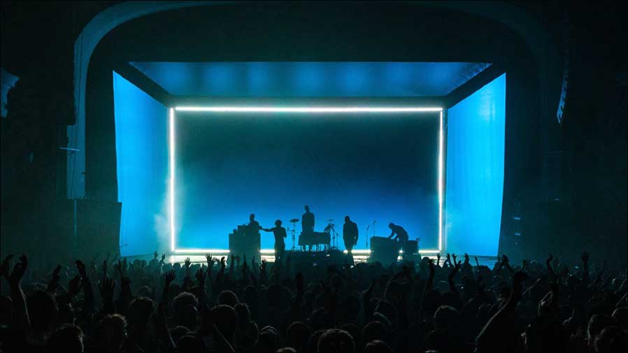 "Young Fathers" Tour mit Licht von GLP