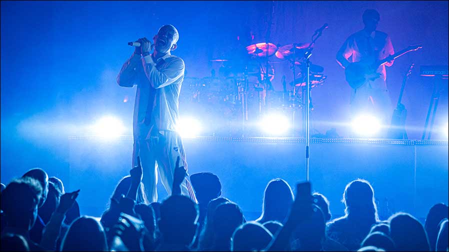 Zwischen Band und Bühnenkante: Licht von GLP auf Tour mit Gregor Hägele (Fotos: GLP)