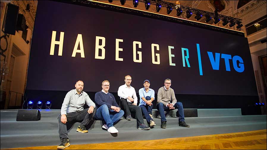 Jetzt arbeiten sie zusammen: David Falch (VTG), Christoph Trauner (Habegger), Sebastian Hasenöhrl (VTG), Tibor Fehle (Habegger) und Bernhard Geib (VTG) (Foto: Habegger Austria | VTG-Veranstaltungstechnik GmbH)