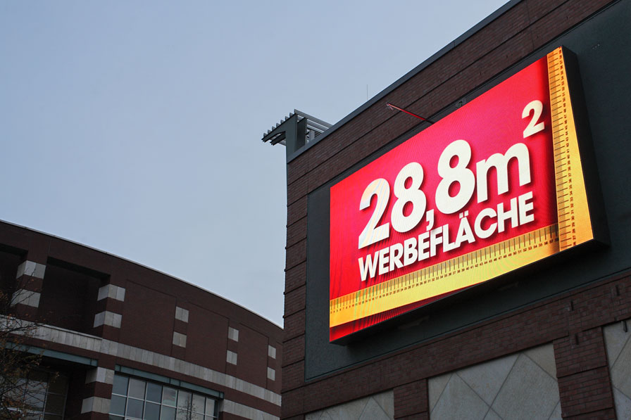 Outdoor-Display von Innlights am CentrO in Oberhausen