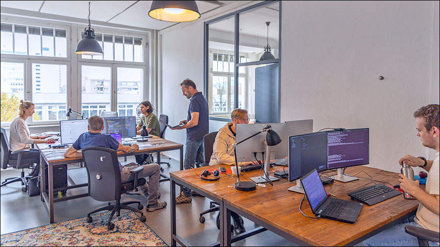 Ein cooler Arbeitsplatz mitten in Berlin: "Technology Hub Berlin" am Checkpoint Charlie (Fotos: Riedel).