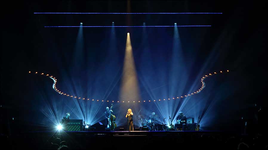 Lutz John setzt bei Annett Louisans „Baby Blue Live Tour“ auf Robe ESPRITE (Fotos: Stephan Tietz).