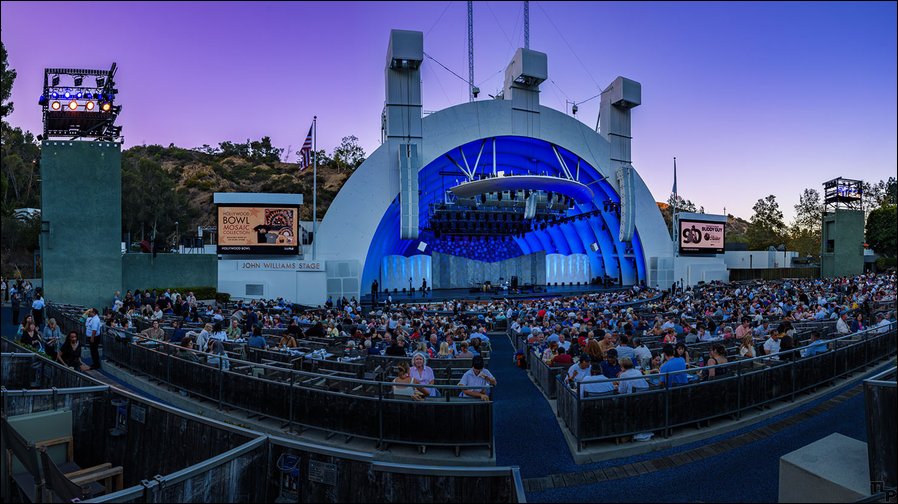 ROXX E.SHOW maxx TW+ rücken das Publikum im Hollywood Bowl ins Licht (Foto: Shutter Cut Design).