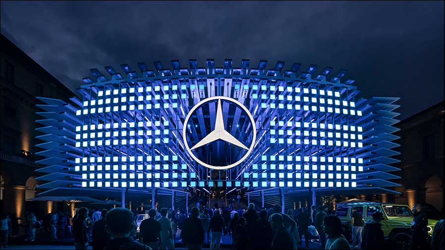 Mit viel Licht von Roxx: Mercedes-Benz auf der IAA mobility 2025 im Apothekerhof der Münchner Residenz (Fotos: Andreas Keller Fotografie