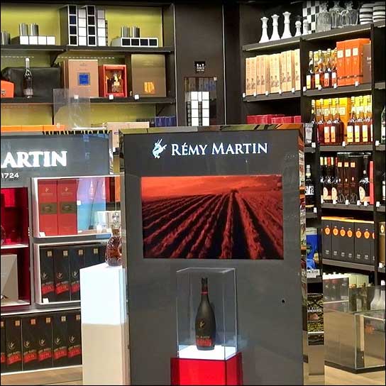 Brightsign am Pariser Flughafen im Duty Free Shop