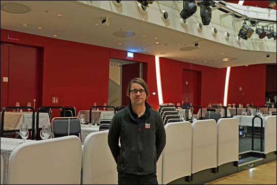 Tontechniker Stephan Kirschner im Deutschen Theater