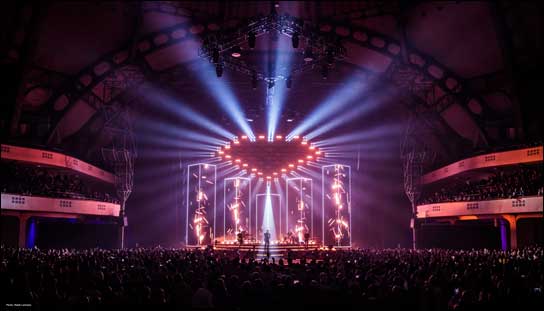 Andreas Bourani in der Frankfurter Festhalle (Foto: Ralph Larmann).