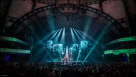 Andreas Bourani in der Frankfurter Festhalle (Foto: Ralph Larmann).