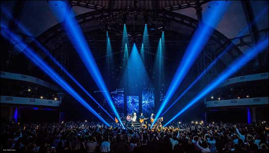 Andreas Bourani in der Frankfurter Festhalle (Foto: Ralph Larmann).