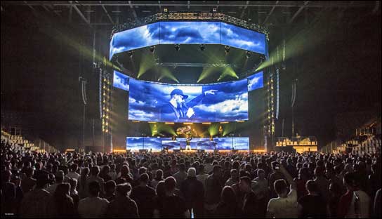 Sido auf seiner "SIDO VI" Tour in der SAP-Arena Mannheim (Foto: Ralph Larmann).