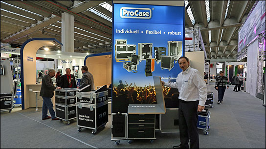 Thomas Schweighart am Messestand von ProCase