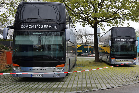 Im Bus zum Heimspiel: Mit zwei Nightlinern und sechs Trucks kam das 36köpfige Team der  Sportfreunde Stiller