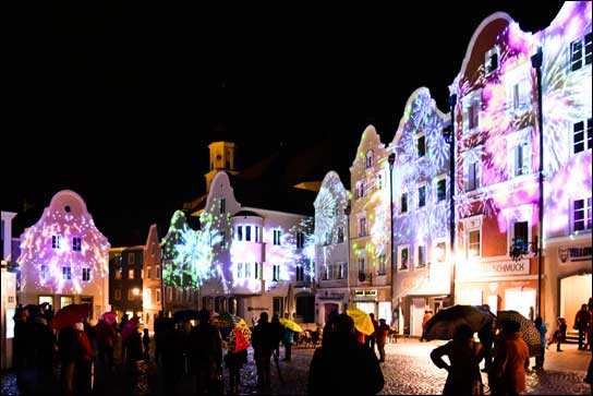 Schärding als Kunst-Ereignis: Die ganze Stadt als Projektionsfläche