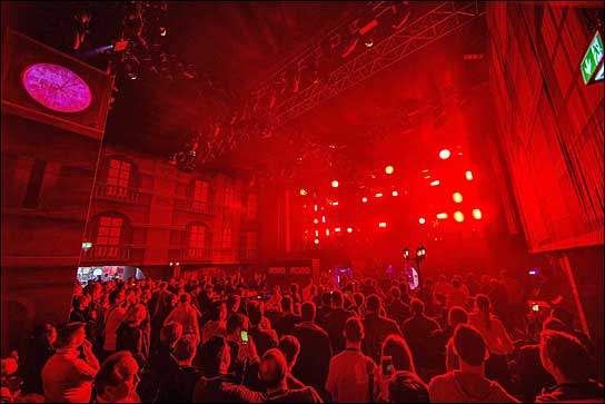Treffpunkt auf der Messe: die ROBE Piazza