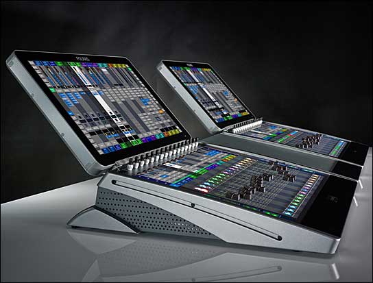 POLARIS evolution von SALZBRENNER media: 2 x POLARIS access-Bedienelement, 2 x POLARIS View-Touchbildschirm und Skriptholder (Foto: SALZBRENNER media GmbH)