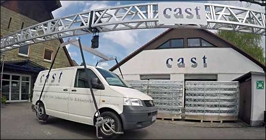 Da geht der Transporter in die Luft: Prolyte Schwerlast-Traversen-Präsentation bei cast.