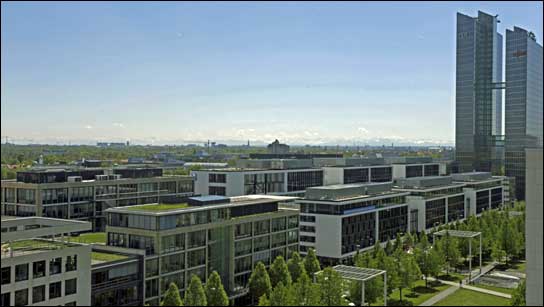 München und die Berge: Blick von der Terasse der neuen Oblong-Niederlassung.