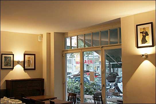 MASK4-W-Wandlautsprechern im Restaurantbereich von Wohlfahrt’s Wirtshaus