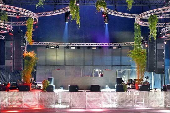 Airbeat One Festival: Ein VT20-System von ProAudio Technology sorgte für die Beschallung des 8-Master-Terminal-Zelts