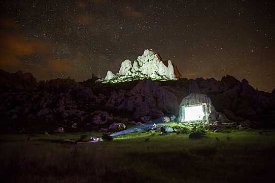 Der Tulove Grede im Licht von 34 SGM P-5 RGBW LED Wash Lights