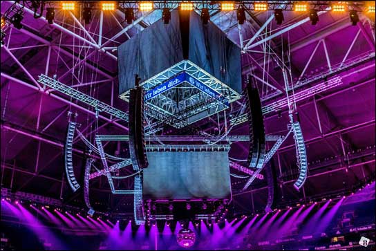 Mit JBL VTX in der Schalke Arena: PUR (Fotos: Matthias Halbweiss)