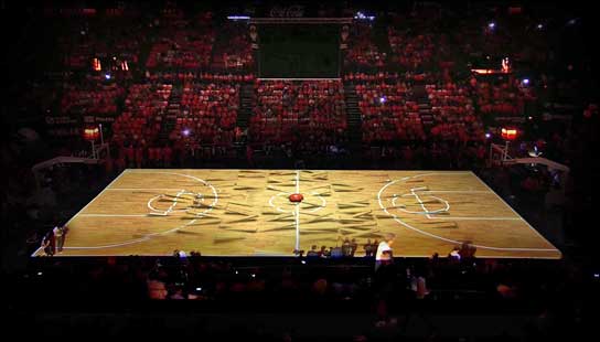 Christie beim Basketball in Valencia: Das Spielfeld als Projektionsfläche.