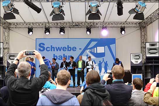 LED-Display von Innlights Displaysolutions auf der zentralen Bühne