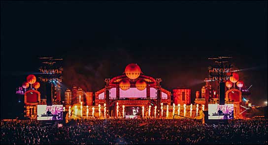 Drei Tage Wahnsinn, Liebe und Glückseligkeit: Die Mainstage des Parookaville Festivals (Fotos: Robin Böttcher).