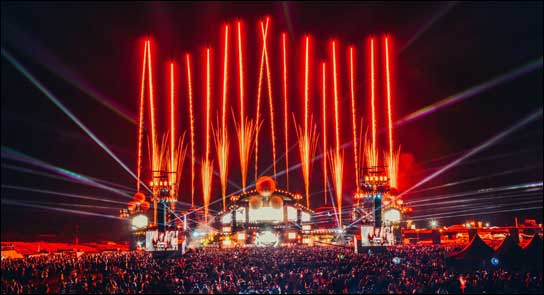 Drei Tage Wahnsinn, Liebe und Glückseligkeit: Die Mainstage des Parookaville Festivals (Fotos: Robin Böttcher).