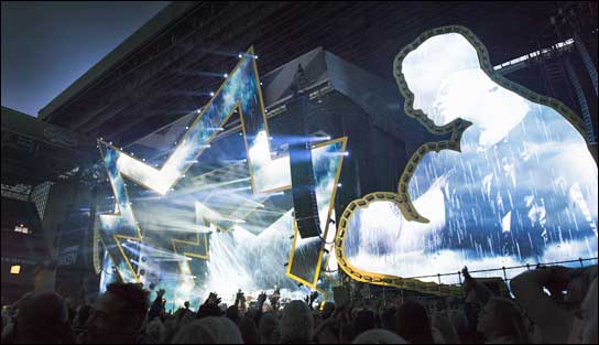 Robbie Williams hat sich 600 Scheinwerfer von SGM auf die Bühne geholt (Fotos: Simon Kropp / SGM Light)
