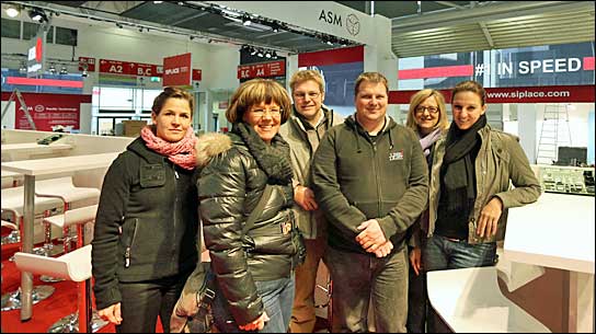 Gut gelaunt auch beim Aufbau: Messeteam von die: haptiker und Limelight