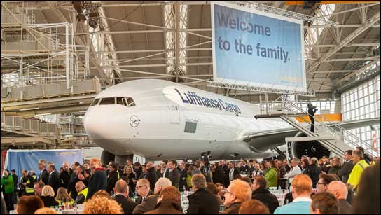 Taufe der Boeing 777F der Lufthansa in Frankfurt mit Technik von satis&fy