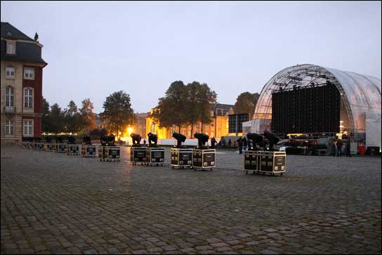Die transparente Rundbühne vor dem Schloss in Münster.