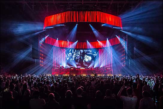 Sido auf der "Liebe Live Tour 2015" in der SAP-Arena Mannheim (Foto: Ralph Larmann).