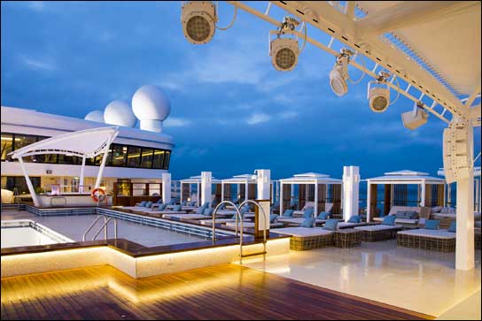 Die Outdoor Fläche "Zouk Beach" auf der Genting Dream (Foto: Meyer Werft)