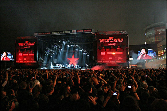 Wie in alten Zeiten: Rock am Ring findet 2017 wieder am Nürburgring statt. Das Bild zeigt Rage Against the Machine 2008. 