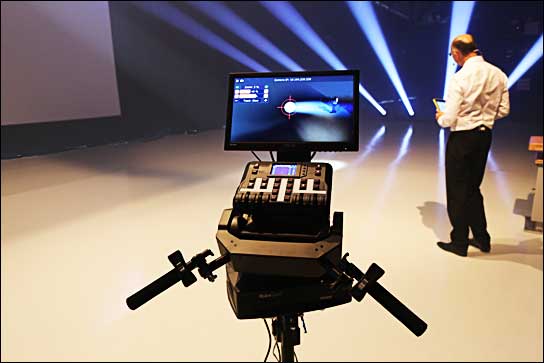 Verfolger vom Boden aus steuern: Das RoboSpot-System.