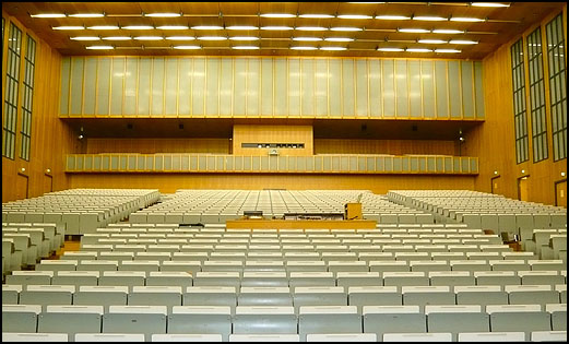 Ton in der Aula der Uni zu Köln | www.DieReferenz.de