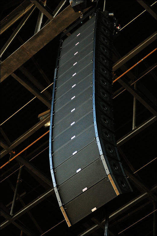 Neues EAW LineArray www.DieReferenz.de